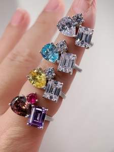 La bague multi-pierres au design luxueux présente des couleurs brillantes, parfaite pour les amateurs de bijoux à la mode et un style élégant - Product Image 3