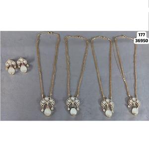 Ensemble de bijoux de mariage indien Kundan artisanal de qualité supérieure avec collier, boucles d'oreilles et Maang Tikka pour les acheteurs en gros d'usine - Product Image 3