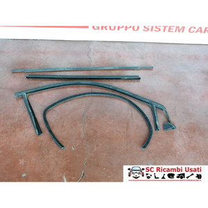 Guarnizione Finestrino Anteriore ABARTH 500 Fiat (07>) - Product Image 2