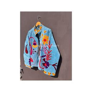 Manteau de festival pour femmes, manteau ouzbek Suzani avec deux poches latérales, veste à broderies florales, veste courte d'hiver, veste en velours unisexe - Product Image 3