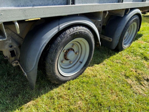 Remolque de Acero Portátil de Doble Eje de Alta Resistencia de 14 pies x 10 pies, Nuevo y de Calidad, para Transporte de Ganado, Animales de Granja, con Capacidad de 800-1500 kg - Product Image 6
