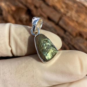 Pendentif en argent sterling 925 avec labradorite brute, fait main, pierre précieuse unique, bijou tendance, cadeau pour femme et homme - Product Image 4