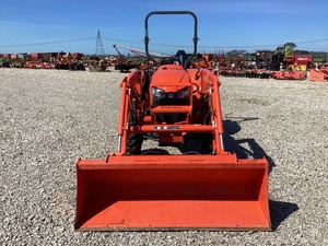 Tractor Kubota L2502HST con Cargador Frontal, Bomba, Motor, Caja de Cambios y Alta Eficiencia - Product Image 2