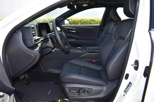 Hy.bridM.ax 2024-2025 2.4L AWD Dos Tonos Volante a la Izquierda Cuero R18 Diésel ACC Panorámico Aleación de Aluminio Listo para Conducir - Product Image 6
