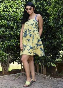 Robe indienne en coton bloc à la main pour femmes imprimé fleuri sans manches Boho tenue d'été robe courte décontractée pour lune de miel en vente - Product Image 2