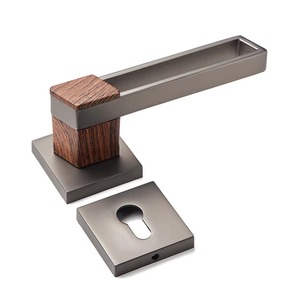 Poignée de porte argentée de qualité supérieure avec un design de luxe élégant Quincaillerie haut de gamme élégante pour les intérieurs de maisons modernes Vente en gros d'Inde - Product Image 1