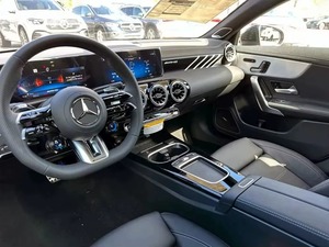 Mercedes-Benz CLA 35 AMG 4MATIC 2025 certifiée, propre et en bon état, boîte automatique, moteur turbo, intérieur foncé, sièges en cuir, régulateur de vitesse adaptatif (ACC) - Product Image 5