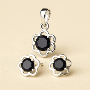 Juego de Joyería Fina Rhaya Jewels de 3 Piezas en Plata 925 con Baño de Rodio, Collar de Flores de Ónice Negro para Mujer, Regalo de Boda o Compromiso - Product Image 4