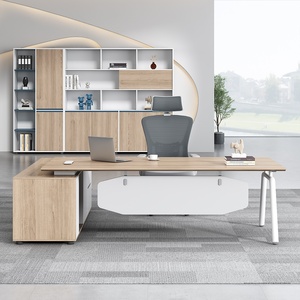 Escritorio Ejecutivo Extensible de Madera, Diseño Moderno con Paneles, Mesa de Oficina Corporativa con Gestión Integrada de Cables, Mesa para Sala de Juntas - Product Image 1