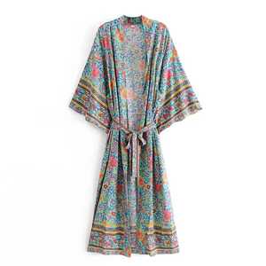 Robe Kimono à fleurs bohème pour femmes Robe de détente longue et légère avec ceinture imprimée Robe de nuit en rayonne douce pour les fêtes - Product Image 4