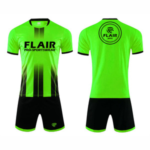 Ensembles d'uniformes de maillots de football confortables et respirants de meilleure qualité au design personnalisé Service OEM pour les jeunes joueurs de sexe masculin Coupe automatisée - Product Image 3