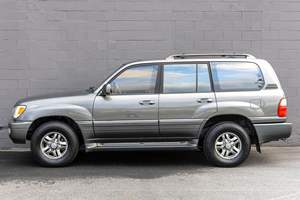Lexus LX 470 del 2002, Usado, Sin Reserva, Color Verde Riverock, Motor V8, Tracción en las Cuatro Ruedas, Propiedad del Sur - Product Image 5