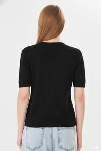 เสื้อคาร์ดิแกนแขนสั้นผู้หญิง ดีไซน์หรูหรา สวมใส่สบาย ระบายอากาศได้ดี ผ้าถักลายริบ ทรงเข้ารูป ติดกระดุม  เสื้อถักสำหรับฤดูร้อน  ทันสมัยสำหรับสุภาพสตรี - Product Image 4