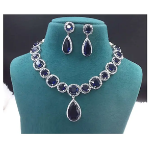 Ensemble de bijoux de mariage de fiançailles avec pierres CZ de qualité supérieure disponibles à la vente - Product Image 1