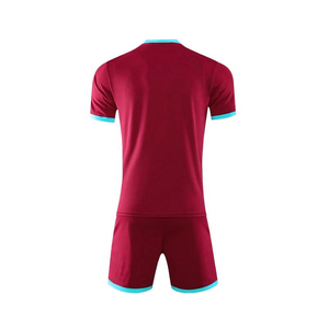 Kit de fútbol personalizado de 100% poliéster, tela suave y ligera, camiseta de sublimación completa cómoda para hombres y mujeres - Product Image 3