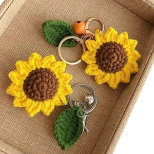 LLavero de macramé hecho a mano, colgante de lana de girasol de buena suerte, accesorio para bolso de coche de mujer, llavero de punto Floral de regalo - Product Image 2
