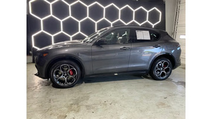 Alfa Romeo Stelvio Veloce AWD 2024 Usado en Excelentes Condiciones - Product Image 2