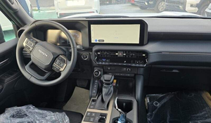 SUV Prado Noir Foncé 2024 d'occasion, conduite à gauche, 7 places, jantes en alliage, sièges en cuir, système de navigation, démarrage à distance, Android - Product Image 6