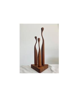 Escultura moderna de aluminio hecha a mano con detalle de talla artística para Decoración de mesa diseño personalizable - Product Image 1