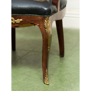 เก้าอี้เท้าแขนวิคตอเรียทำจากไม้สักเนื้อแข็งคุณภาพสูงพร้อมเบาะแกะสลักสำหรับใช้ในร่ม - Product Image 5