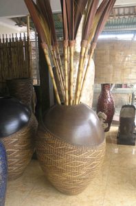 Grand vase en céramique magnifique et ornement pour la décoration de la maison, produit en poterie et en émail - Product Image 3