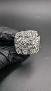 Anillo de Plata de Ley 925 con Incrustaciones de Diamantes Moissanite VVS, Diseño Personalizado con Letras, Estilo Hip Hop, para Unisex - Product Image 4