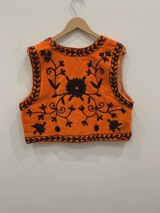 Chaleco de terciopelo bordado a mano estilo bohemio, chaleco artesanal Suzani, ropa vintage, chaqueta tradicional, ropa exterior para festivales tribales - Product Image 3