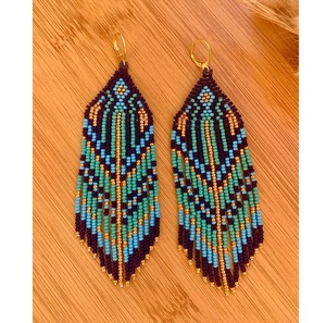 Pendientes de cuentas de semillas de cristal tejidos a mano con acabado de lujo, joyería de estilo bohemio con borla larga para mujer - Product Image 1