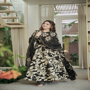 Magnifique robe Anarkali évasée en coton mousseline noir, imprimée numériquement, pour femmes, style Salwar Kameez, ethnique indien et pakistanais. - Product Image 1