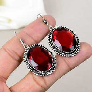 Boucles d'oreilles grenat Fiery Mozambique en argent 925 bijoux faits à la main en pierres précieuses rouge foncé pour femmes gracieuses - Product Image 1