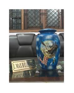 Vente en gros Urnes funéraires décoratives modernes en métal faites à la main personnalisées Nouveau design pour cendres adultes Occasions commémoratives Fournitures funéraires - Product Image 1