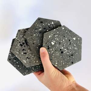 Dessous de verre carrés design en marbre terrazzo Ensemble de 4 sous-verres de luxe respectueux de l'environnement et sous-verres en résine époxy pour l'artisanat du thé et des boissons - Product Image 1