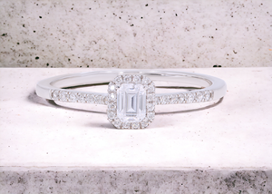 0.31Ct Lab Grown Round Brilliant Cut Diamond Halo Anillo de compromiso en oro blanco de 14K OEM Wholesale-Trendy Fire Diamond Ring - Product Image 2