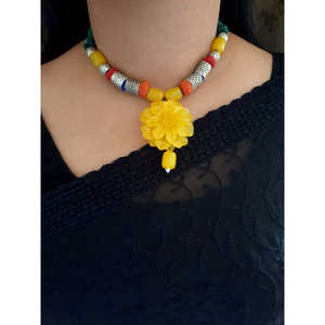 ชุดสร้อยคอออกซิไดซ์ทำจากหินสีเหลืองลายดอกไม้แบบคลาสสิกและทันสมัยเส้นทองเหลืองพร้อมเพชรสำหรับงานแต่งงาน - Product Image 1