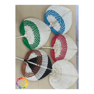 Ventilateur en bambou tissé à la main de qualité supérieure à prix compétitif, origine Vietnam, élégant pour les besoins de refroidissement de mariage et d'été. - Product Image 1
