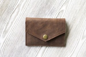 Vente chaude en cuir marron petit porte-monnaie pour les femmes gravé étui multifonction pour pièces et cartes - Product Image 5