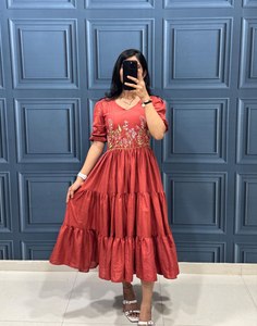 Elite elegante indio étnico desgaste recto Kurti pantalón Dupatta conjunto firma B2B regalo corporativo para boutiques de lujo - Product Image 2