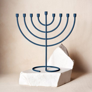 Bougeoir Menorah en métal de la meilleure qualité Candélabre religieux pour la décoration intérieure Menorah avec centre de table à prix abordable - Product Image 5