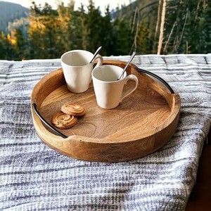 Plateau de service rond rustique en bois de manguier avec poignées en métal pour table basse et vaisselle en bois décorative ottomane - Product Image 2