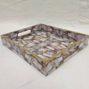 Plateau de service de forme ronde en bois d'acacia de la meilleure qualité avec des feuilles en métal poli brillant argenté - Product Image 3