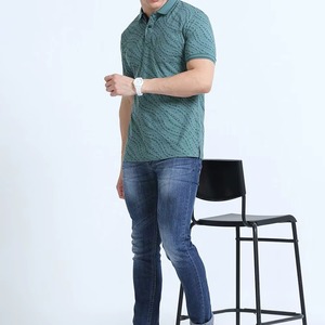 Chemise de golf premium pour homme à manches courtes, imprimé géométrique, motif vague rayée vert sauge, tricotée 100% coton, anti-plis - Product Image 2
