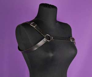 Arnés de pecho de cuero asimétrico Unisex Punk accesorio de hombro regalos hechos a mano - Product Image 2