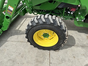 2023 para John para Deere 4052M Tractor de ruedas Componente de motor de núcleo usado Excelente Estado - Product Image 3