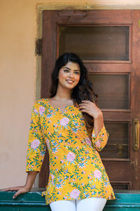 เสื้อสไตล์โบฮีเมียนแบบดั้งเดิมผ้าฝ้ายทอบนสกรีนพิมพ์ลายทำด้วยมืออย่างยั่งยืนแบบสบายๆสำหรับสวมใส่ในชีวิตประจำวัน - Product Image 3