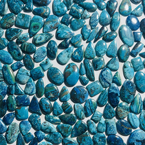 คริสโซคอลล่าคุณภาพสูง 100% ธรรมชาติ แบบคาโบชอง พลอยหลวม รูปทรงและขนาดคละแบบ สำหรับทำเครื่องประดับ - Product Image 1