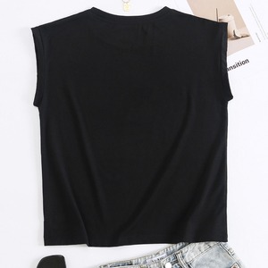 T-shirt pour femme à coupe décontractée et durable, fabriqué à partir d'un tissu mélangé de qualité supérieure qui résiste au rétrécissement et aux plis - Product Image 1