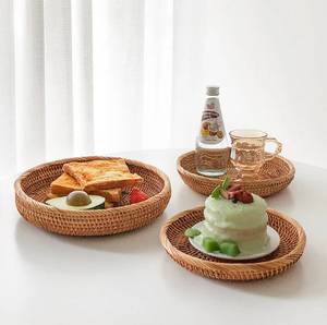 Panier peu profond en rotin de petite taille pour ranger les bibelots et les cadeaux - Product Image 6