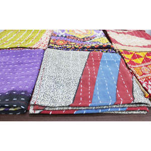 Serviettes de table carrées réversibles en coton 100% à imprimé floral indien, tissu Kantha pour la maison, serviettes de table pour le dîner - Product Image 3