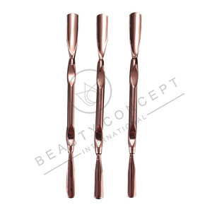 Empujador de cutículas de uñas de color dorado Limpiador de uñas de acero inoxidable sostenible Tarifa al por mayor Mejor proveedor Empujador de cutículas para el cuidado de las uñas - Product Image 6