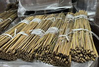 Grossiste au Vietnam Bâtiments de jardin bon marché Bâton de bambou Poteaux de bambou de grande taille Clôture de piquetage Portes de treillis Clôture de bambou de jardin